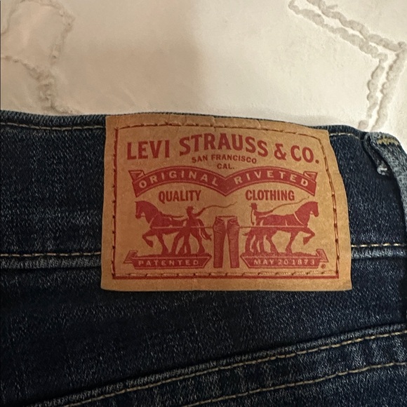 Levi's Women’s 312 Shaping Slim Jeans - Picture 2 of 5